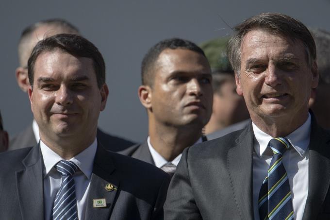 Jair Bolsonaro-y su hijo Flavio