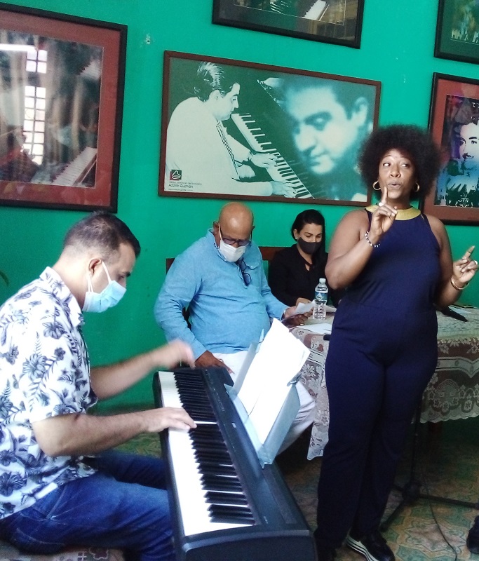 Jóvenes-Cantantes-Adolfo Guzmán Jóvenes-Cantantes-Adolfo Guzmán