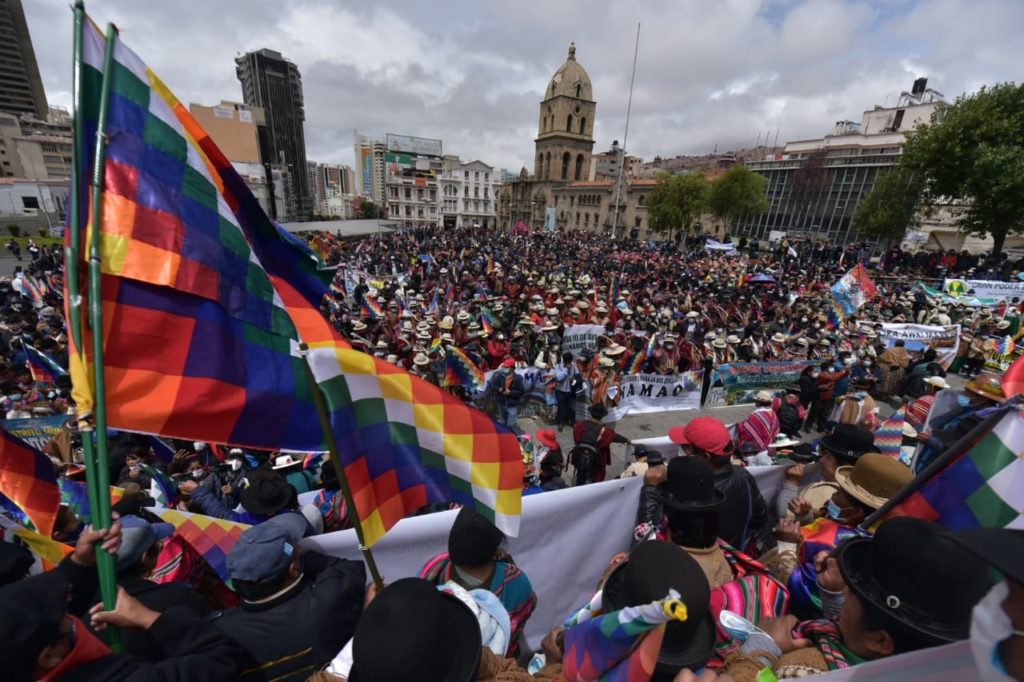 Bolivianos reclaman