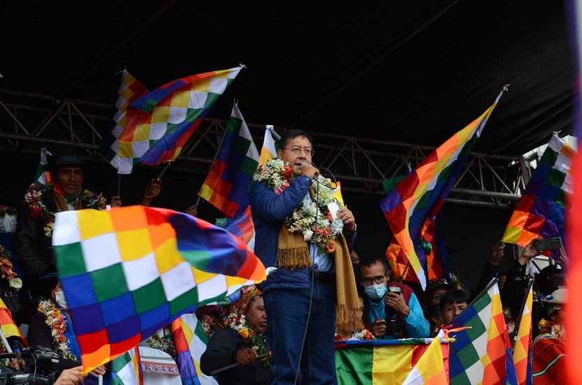 Luis Arce-Whipala-Bandera Luis Arce-Whipala-Bandera