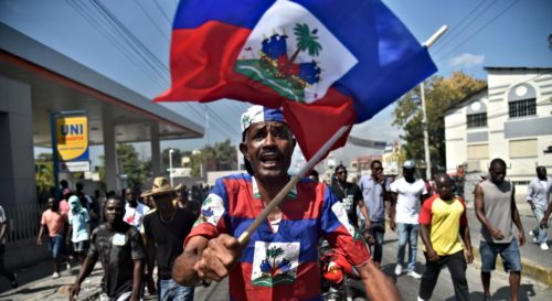 Haití-protesta-bandera