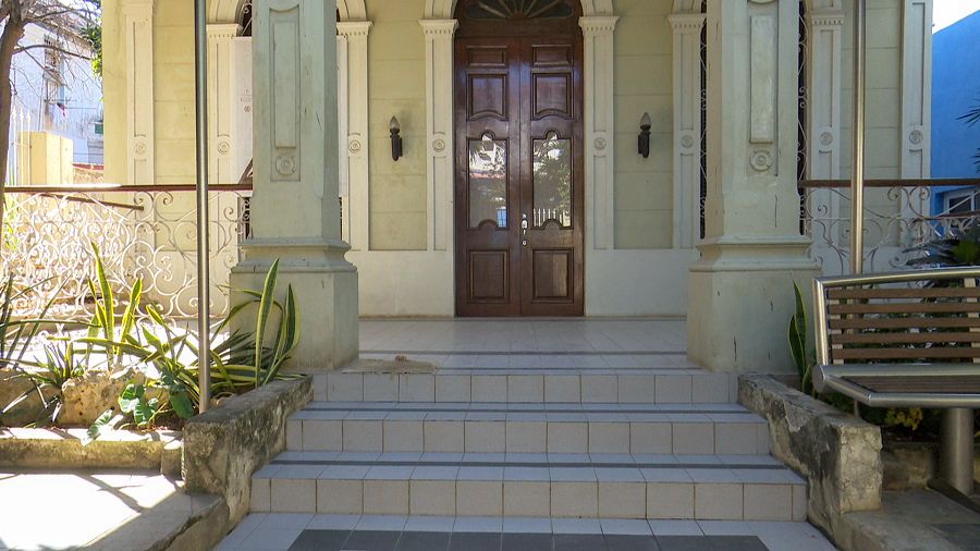 Fachada de la Galería Villa Manuela de la Uneac Fachada de la Galería Villa Manuela de la Uneac