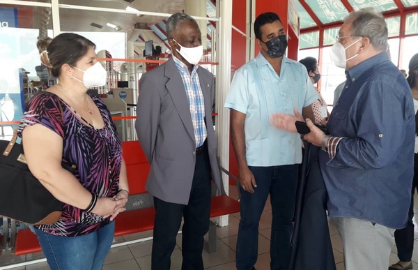 Recibimiento a miembros de la WBSC en el Aeropuerto José Martí