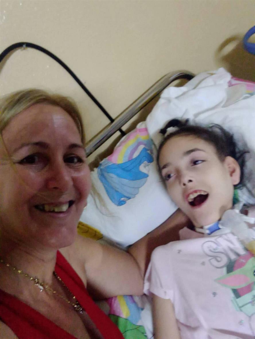 Walkiria y su hija codigo de familias