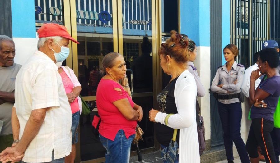 Colas en CADECAS Colas en CADECAS