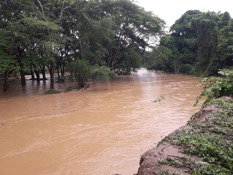 Inundaciones por las lluvias en Río Buey, poblado de Veguita Inundaciones por las lluvias en Río Buey, poblado de Veguita