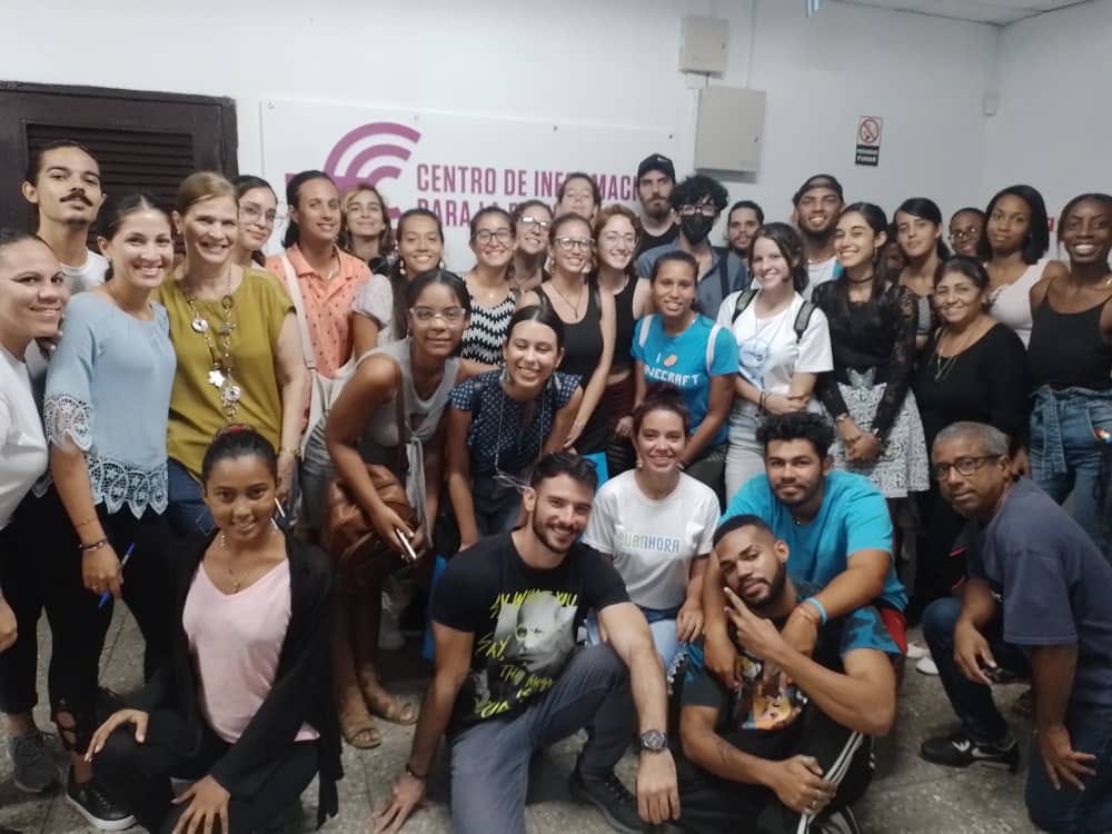 Puertas abiertas en el CIP con estudiantes Puertas abiertas en el CIP con estudiantes