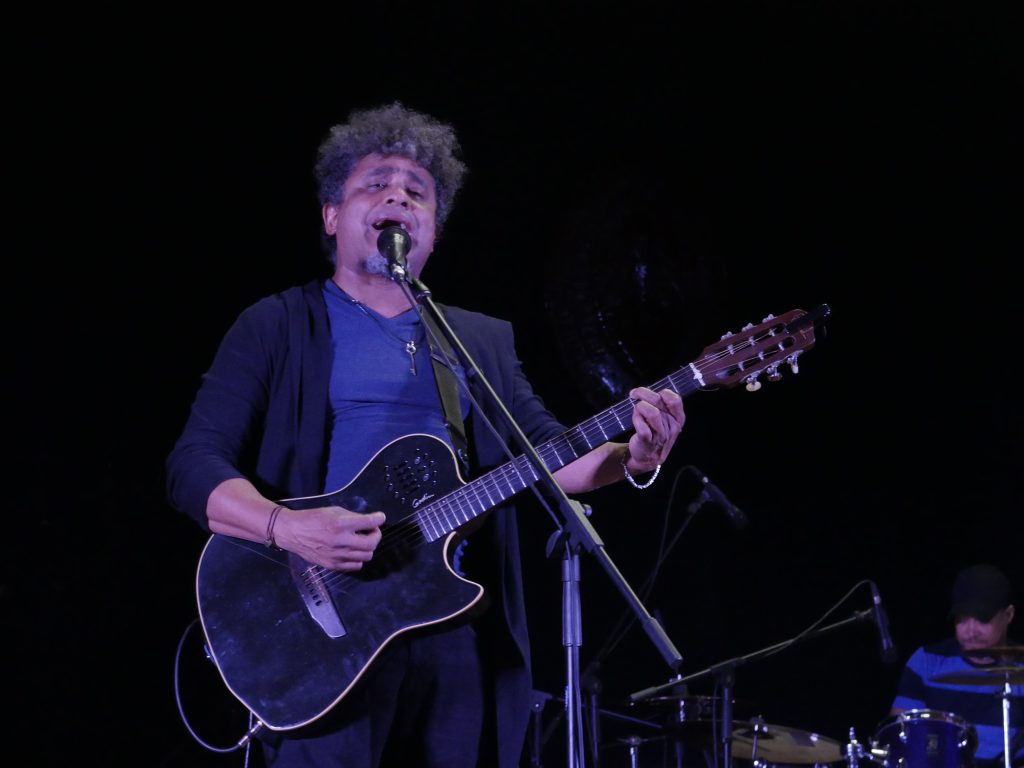 Cantautor cubano Polito Ibañez Cantautor cubano Polito Ibañez