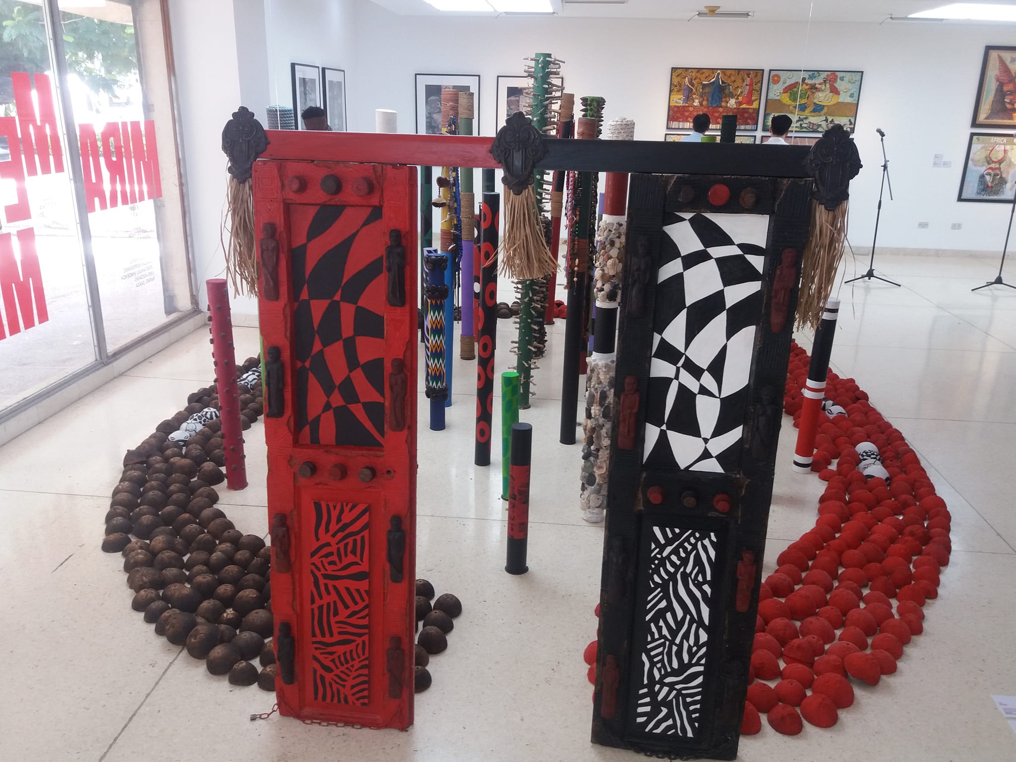 Exposición Mírame Madre. Herencia africana y arte contemporáneo cubano 2 Exposición Mírame Madre. Herencia africana y arte contemporáneo cubano 2