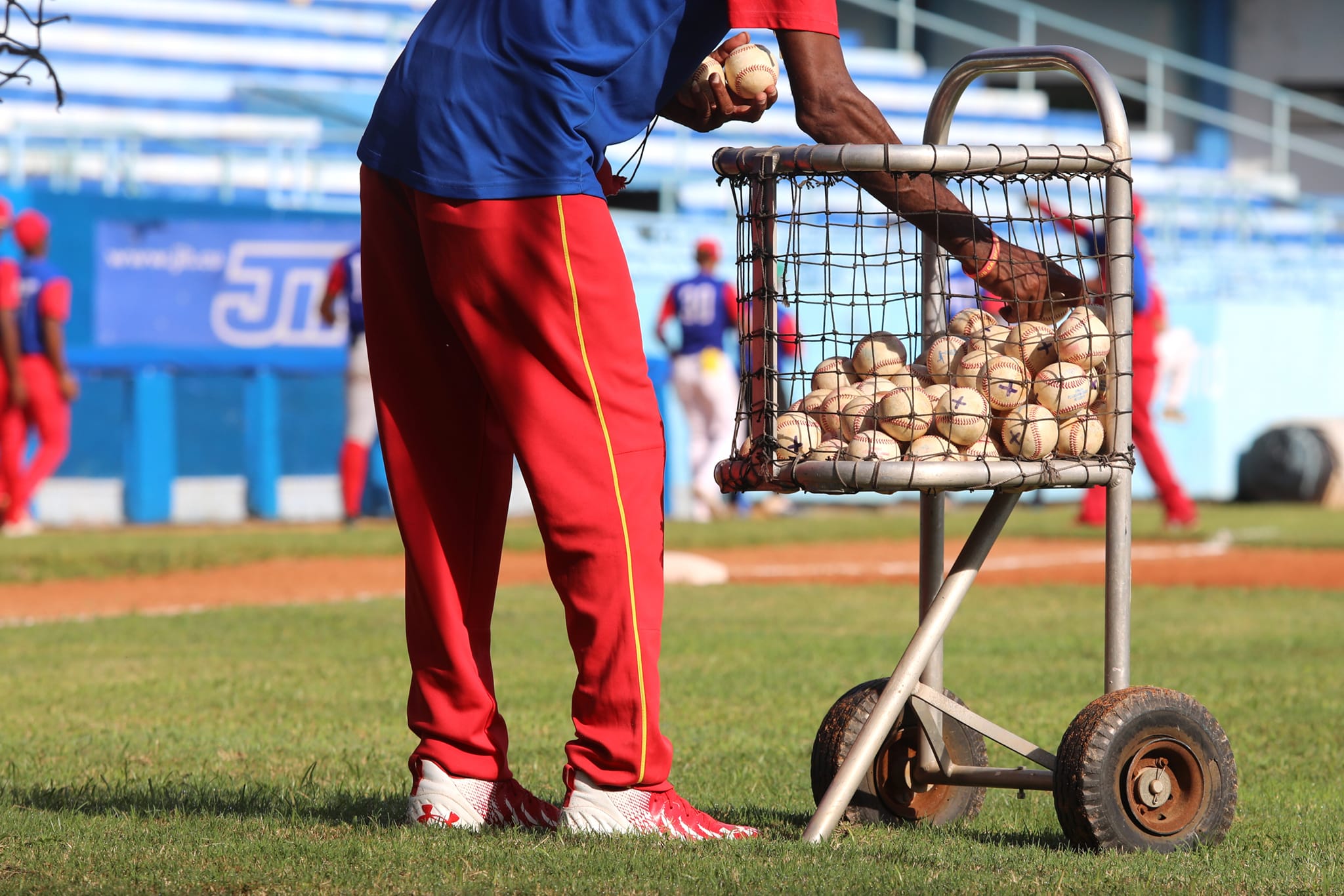 Una buena y otra mala noticia para el béisbol cubano este fin de semana Una buena y otra mala noticia para el béisbol cubano este fin de semana