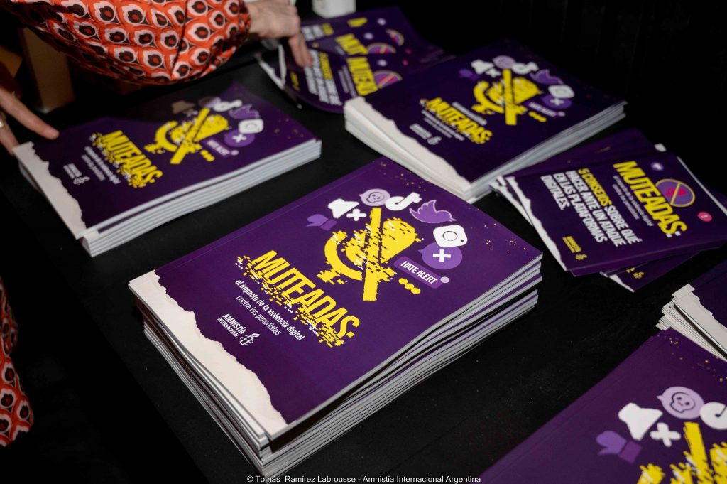 “Muteadas”: Seis de cada diez mujeres periodistas en Argentina sufren violencia en redes “Muteadas”: Seis de cada diez mujeres periodistas en Argentina sufren violencia en redes