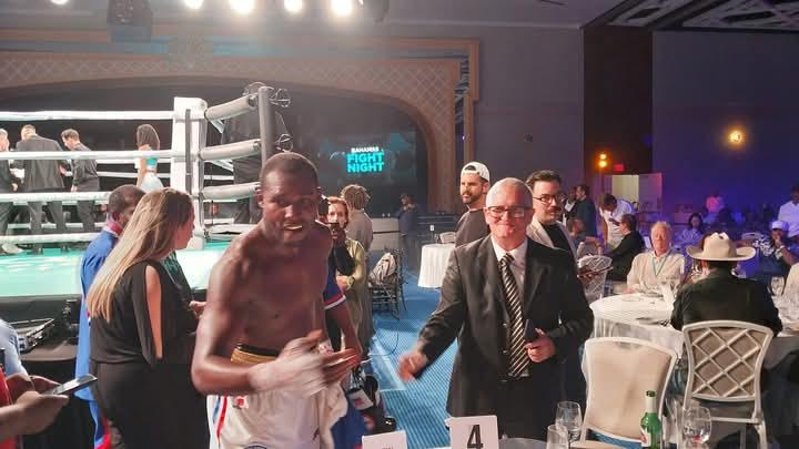 Título... La Cruz fue una "sombra" para Troncoso en Nassau Título... La Cruz fue una "sombra" para Troncoso en Nassau