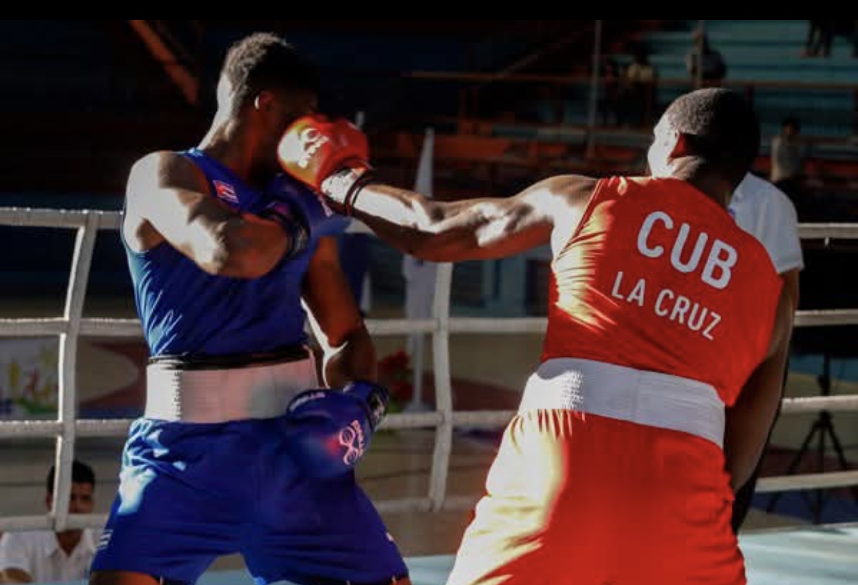 Puños cubanos por el INDER... y más allá Puños cubanos por el INDER... y más allá