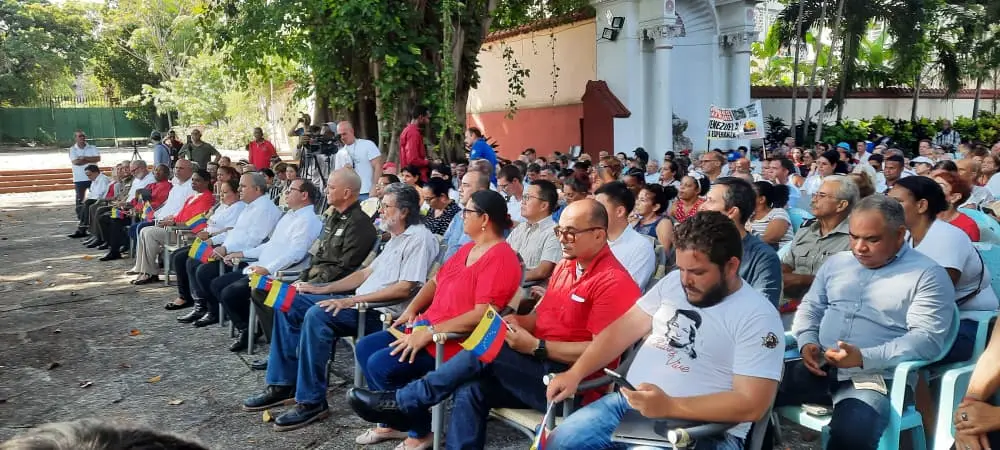 Autoridades y ciudadanos asistieron al acto de solidaridad realizado en La Habana. Foto: Abel García Prieto