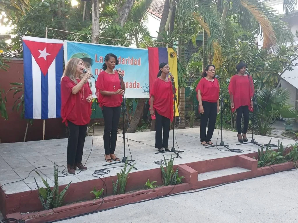 Artistas de Santiago de Cuba se sumaron con su canto de solidaridad. Foto: Universidad de Oriente