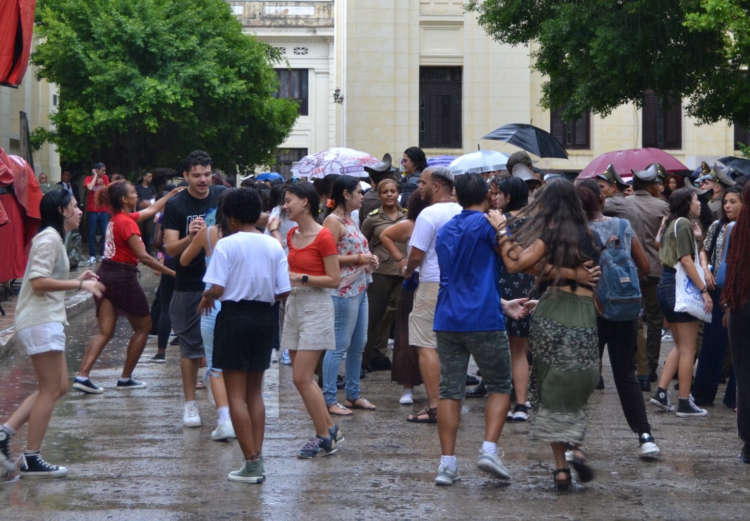 Jóvenes de Cuba recordaron el ingreso de Fidel a la Universidad de La Habana en la carrera de Derecho. Fotos: Sheila Moten / Cubahora