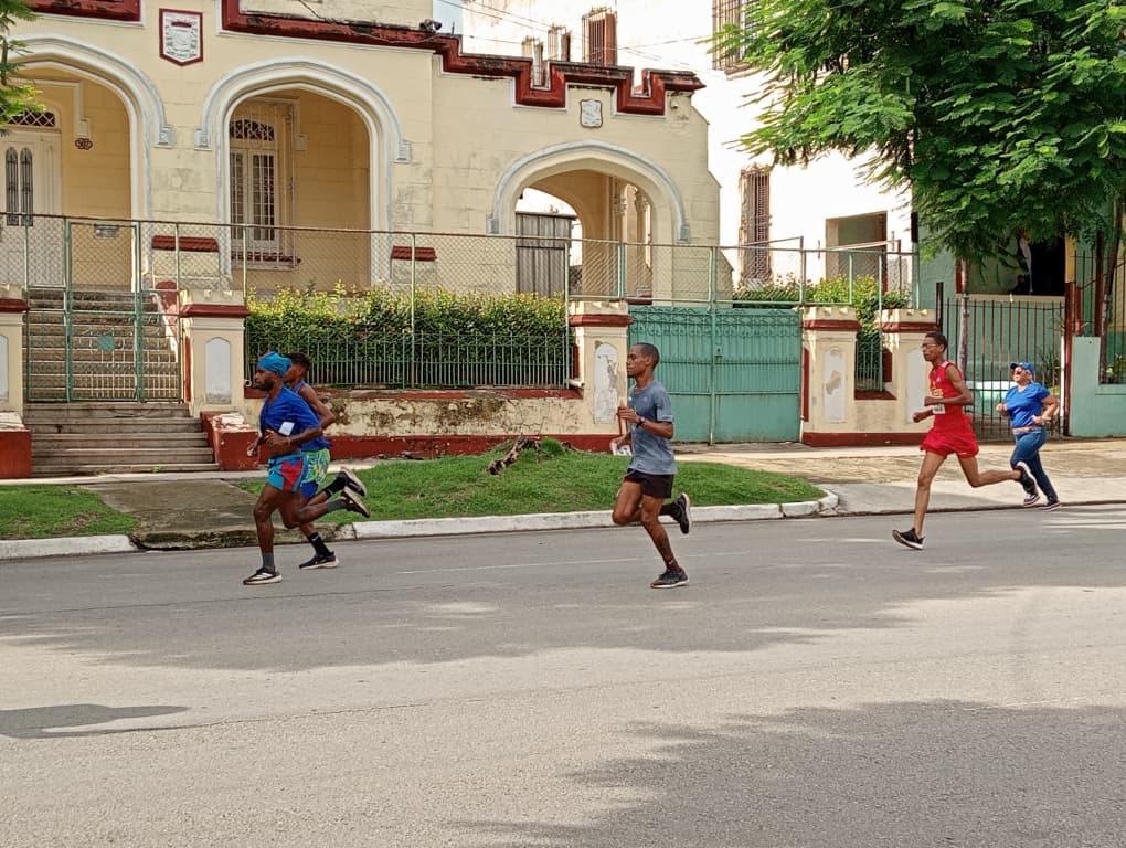 La carrera por el 10 de octubre, en La Habana. Foto: Sheila Moten