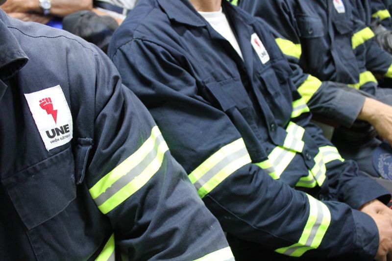 Los eléctricos espirituanos vuelven a brindar solidaridad y marchan hacia la zona oriental de Cuba, con grandes afectaciones tras el paso del huracán Melissa