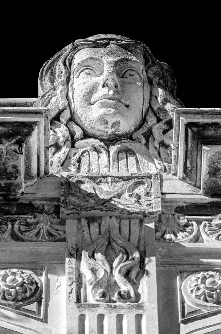 Hacia arriba, la ciudad te observa.