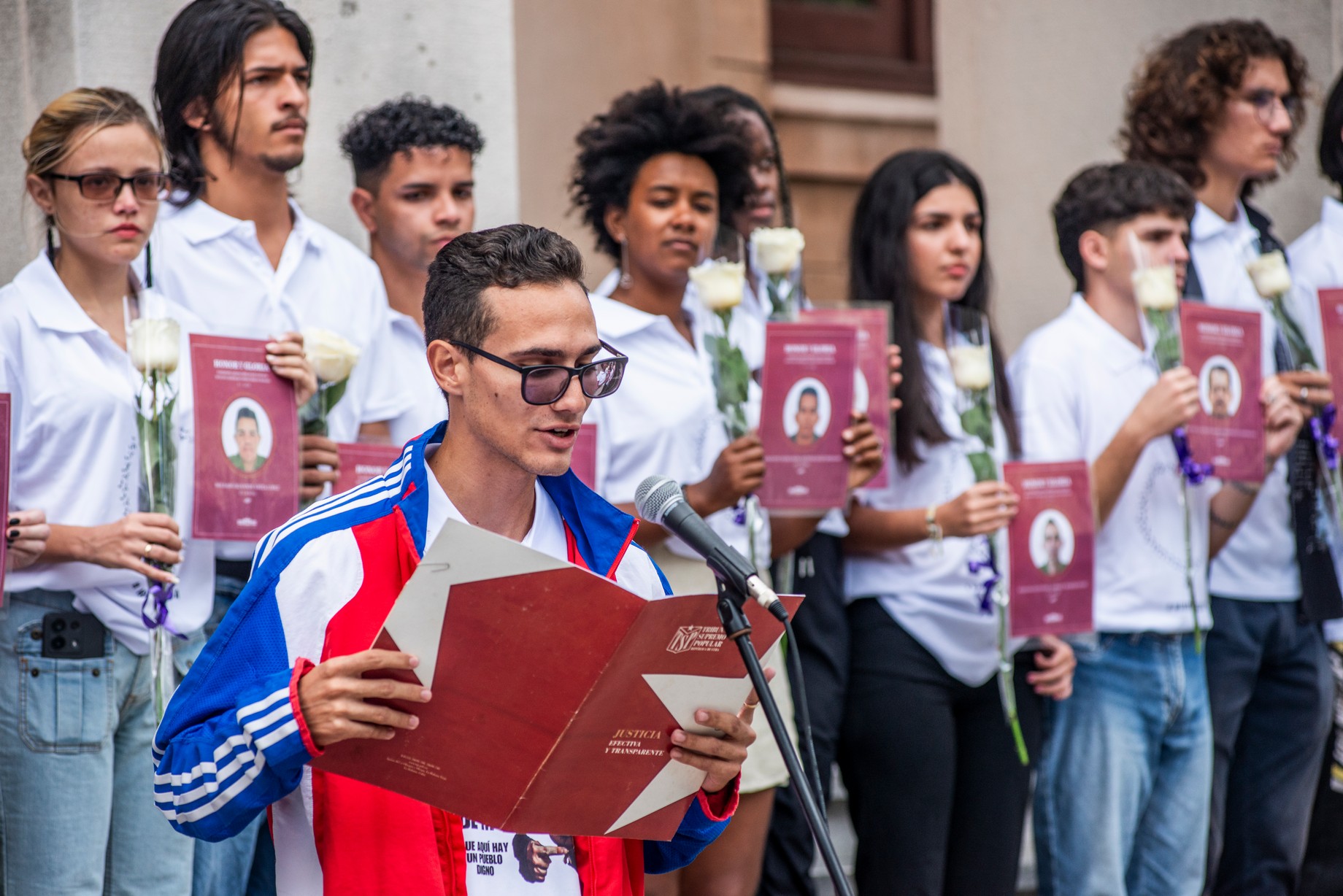El Alma Mater extiende sus brazos esta vez para denunciar la barbarie