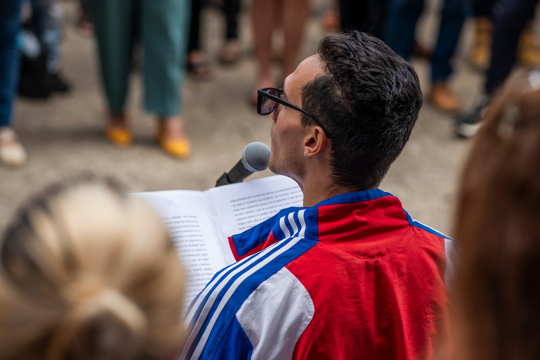 El Alma Mater extiende sus brazos esta vez para denunciar la barbarie