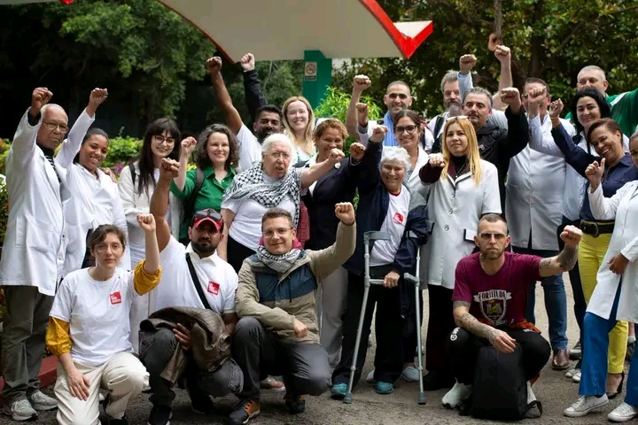 Convoy «Nuestra América»  llega al Centro de Inmunología Molecular. Fotos: Naturaleza Secreta 