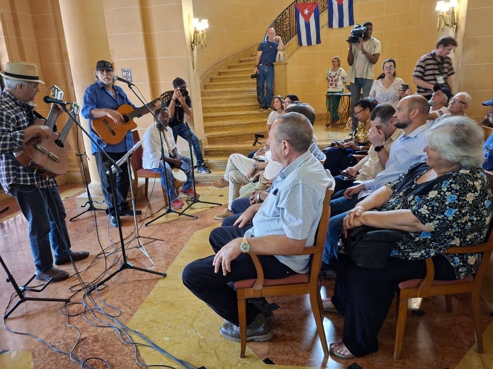 Solidaridad italiana contra el asedio (Naturaleza Secreta)